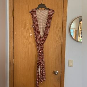 Diane von Furstenberg classic true wrap dress 100% silk knee length size 8